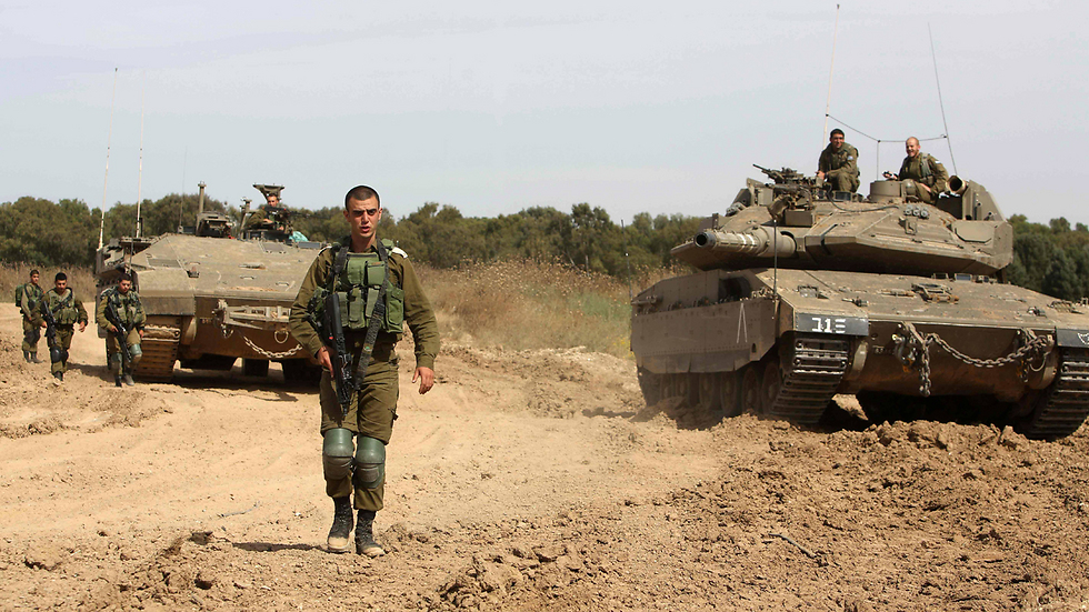 IDF soldiers and tanks on Gaza border (Photo: AFP) (Photo: AFP)