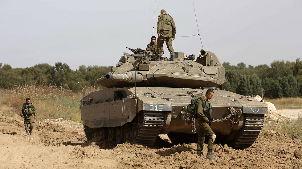 כוחות שריון ליד עוטף עזה (צילום: AFP) (צילום: AFP)