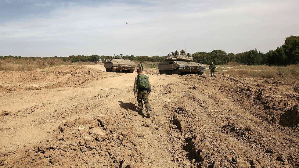 כוחות צה"ל בגבול הרצועה (צילום: AFP) (צילום: AFP)