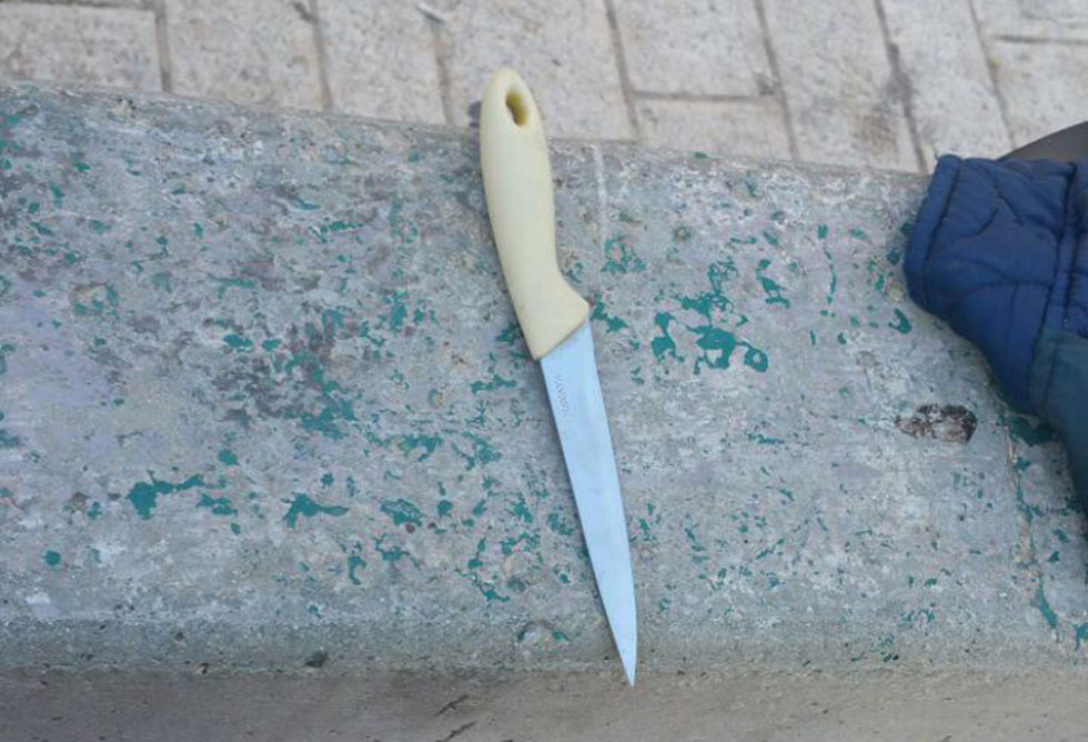 הסכין שנמצאה על גופו של החשוד (צילום: דוברות המשטרה) (צילום: דוברות המשטרה)