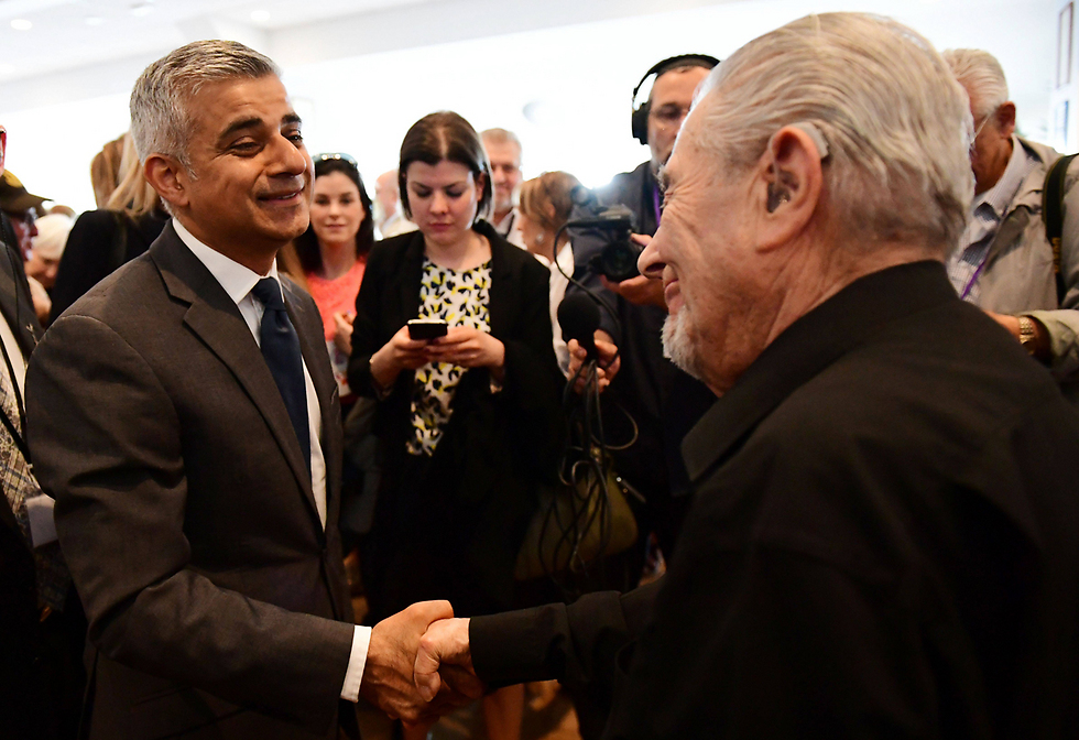 London's mayor Sadiq Khan with Holocaust survivor Harry Flemming (Photo: AFP)