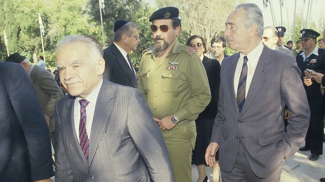 Nevo, center in uniform, with then-PM Shamir, left, and then-FM Peres, right (Photo: Shahar Melamed)
