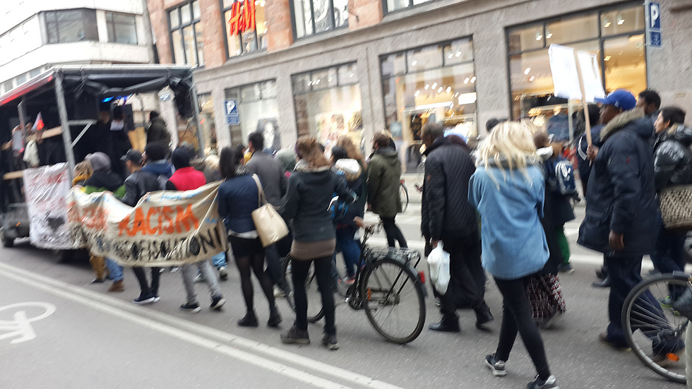 רק מעט אזרחים דנים השתתפו בהפגנת המהגרים. קופנהגן  ()