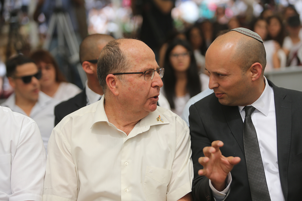 HaBayit HaYehudi Chairman Naftali Bennett (R) with Moshe Ya'alon (Photo: Alex Kolomoisky)