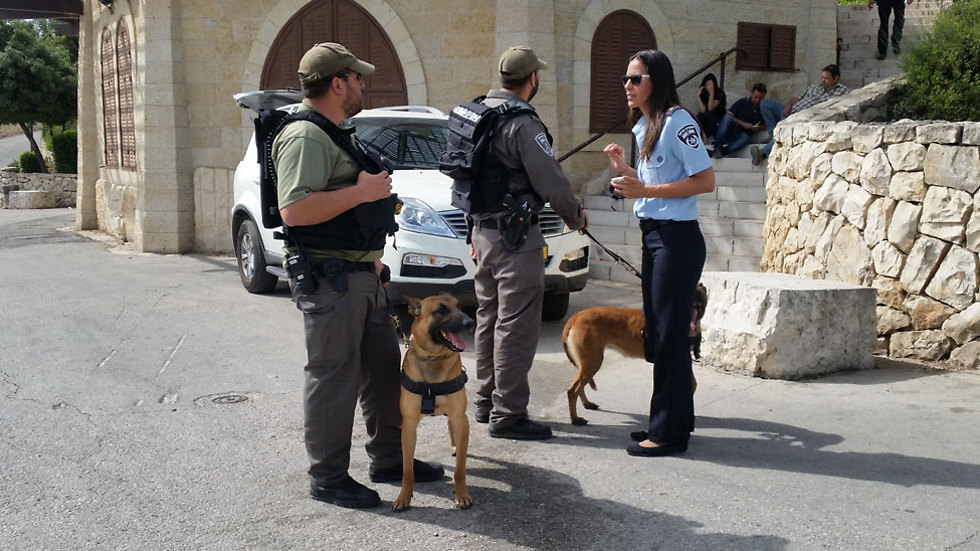 Manhunt underway in Jerusalem (Photo: Eli Mandlebaum)