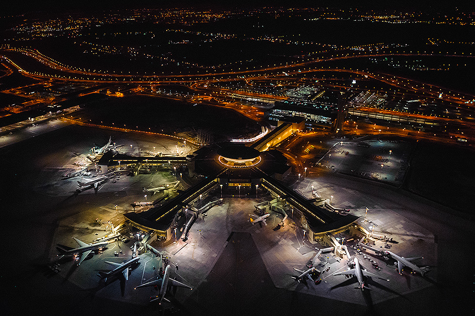 נמל התעופה בן גוריון בשעת לילה  (צילום:ישראל ברדוגו) (צילום:ישראל ברדוגו)