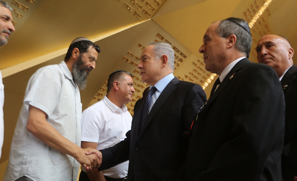Prime Minister Netanyahu meets with members of bereaved families (Photo: Gil Yohanan)