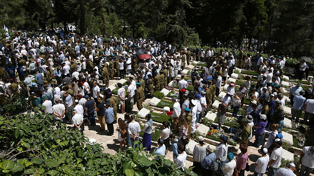 Memorial Day on Mount Herzl (Photo: AFP)