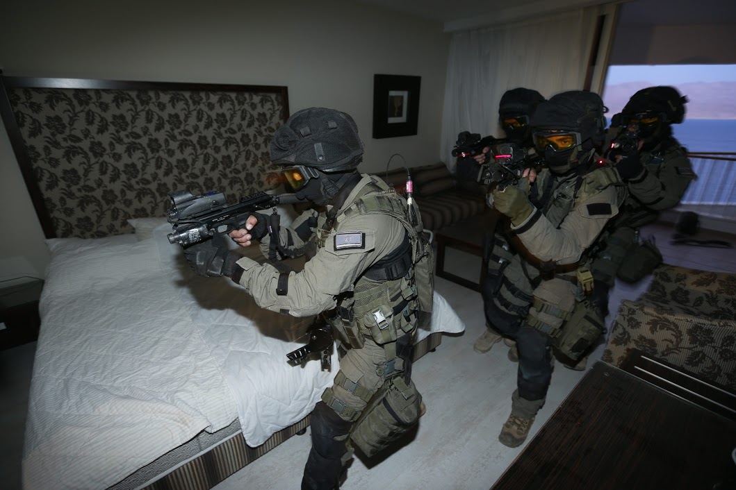 Lotar soldiers train to take out terrorists holed up in a hotel (Photo: Gabi Gabalo)
