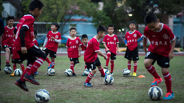 מי יסכן נקודות במבחן בשביל כדורגל? העתיד על הכף (צילום: AFP) (צילום: AFP)