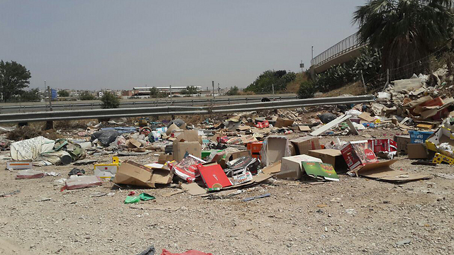 אתרי פסולת מאולתרים באזור שתי הערים ()
