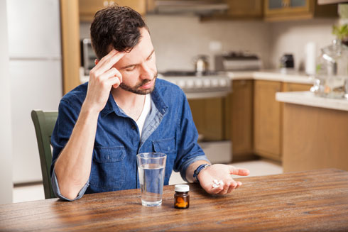 הסימפטומים עברו? אל תפסיקו לקחת תרופה על דעת עצמכם (צילום: Shutterstock)