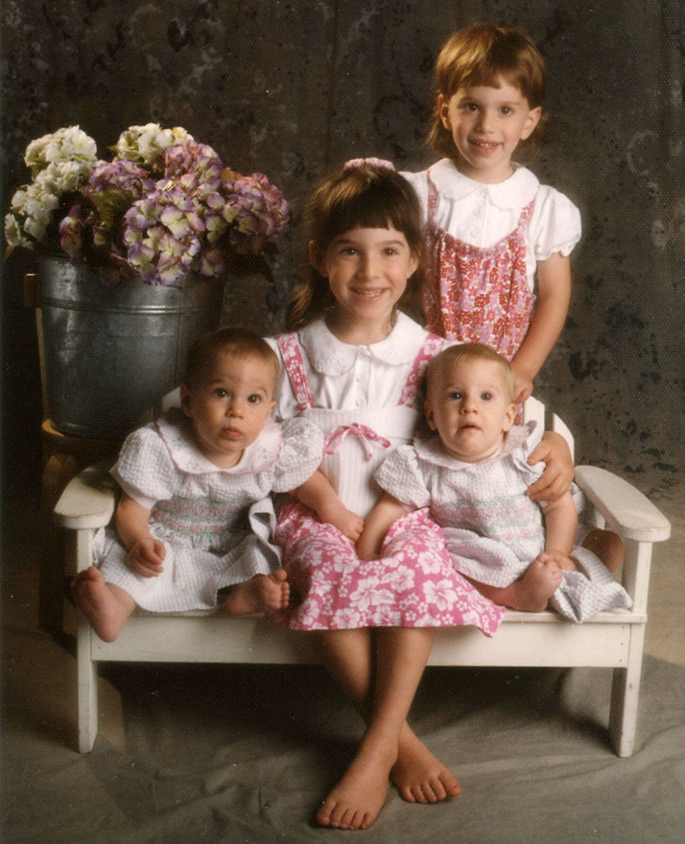 האחיות הגדולות רשל ואימי והתאומות אליענה וליאורה (באדיבות המשפחה) (באדיבות המשפחה)