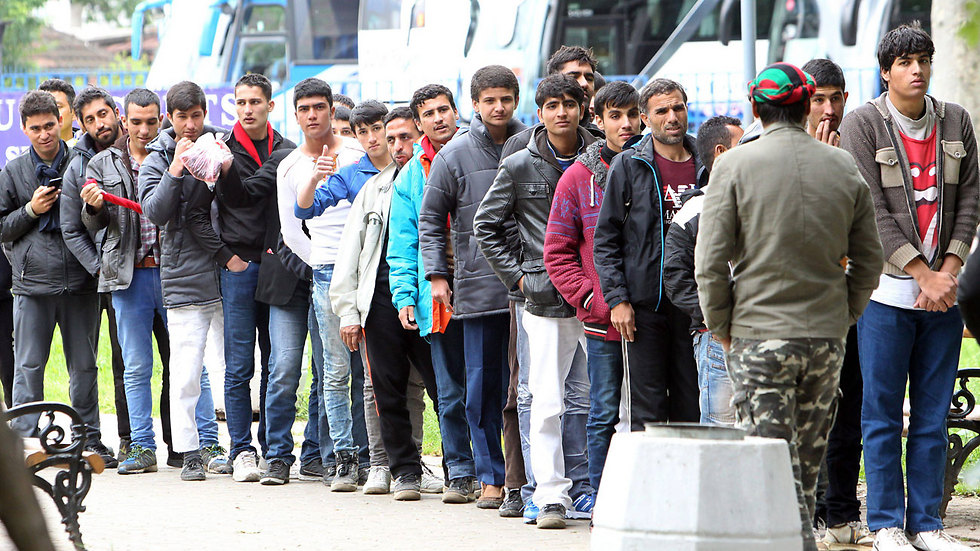 קרע חברתי כתוצאה מזרם בלתי מבוקר של מהגרים מוסלמים (צילום: EPA) (צילום: EPA)