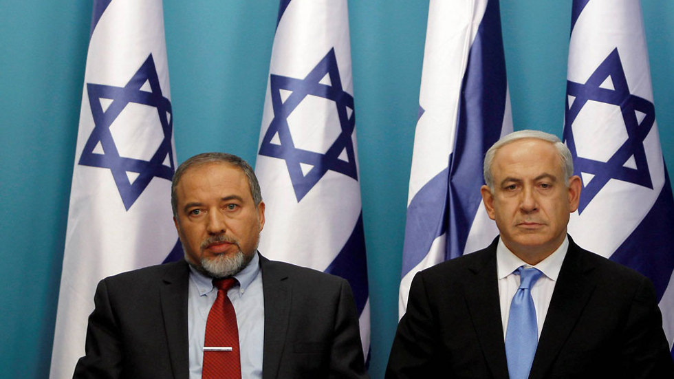 Prime Minister Benjamin Netanyahu with incoming Defense Minister Avigdor Liberman (Photo: Reuters)