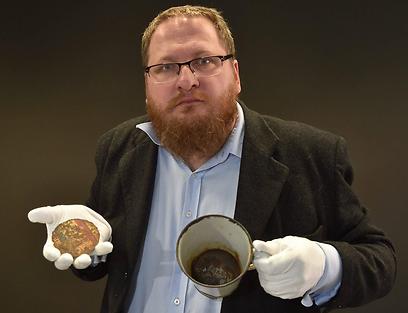 "מראה שהיהודים החזיקו בתקווה שהפריטים עוד יידרשו להם". פיוטר ציבינסקי, מנהל המוזיאון (צילום: EPA) (צילום: EPA)