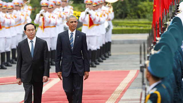עם נשיא וייטנאם בהאנוי (צילום: רויטרס) (צילום: רויטרס)