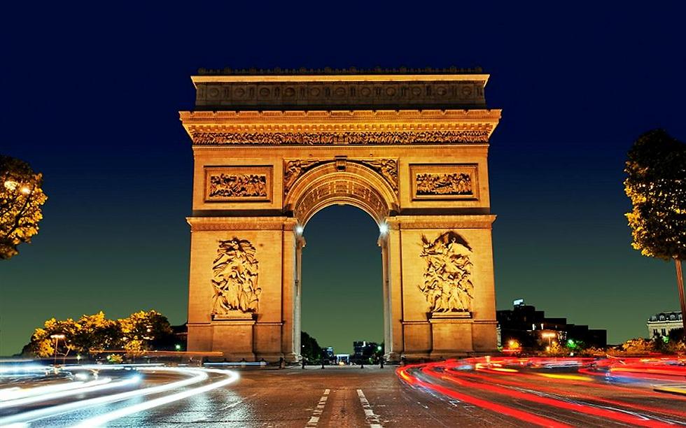 פריז: עיר האורות ופנסי האצטדיון (צילום: סמארטאייר) (צילום: סמארטאייר)