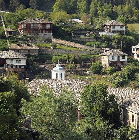 כפר הציפחה בעליה לרכס הר רודופי . בולגריה | צילום: גלעד תלם, MEDRAFT