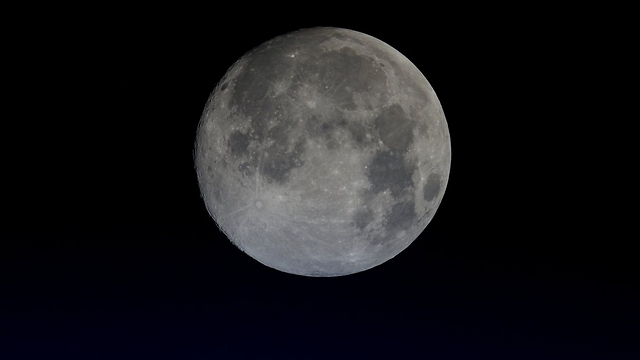 וגם הירח (צילום: טים פיק, סוכנות החלל האירופית) (צילום: טים פיק, סוכנות החלל האירופית)