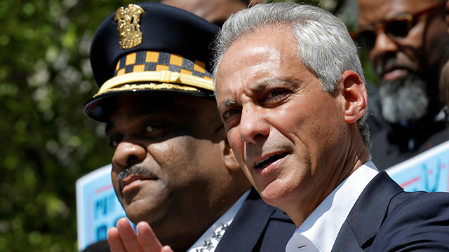 ראש העיר שיקגו רם עמנואל ומפקד המשטרה ג'ונסון (צילום: רויטרס) (צילום: רויטרס)