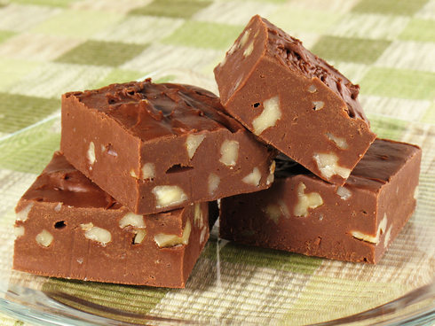 עוד פינוק בקלי קלות: פאדג' שוקולד ללא אפייה. לחצו על התמונה כדי לעבור למתכון (צילום: shutterstock)