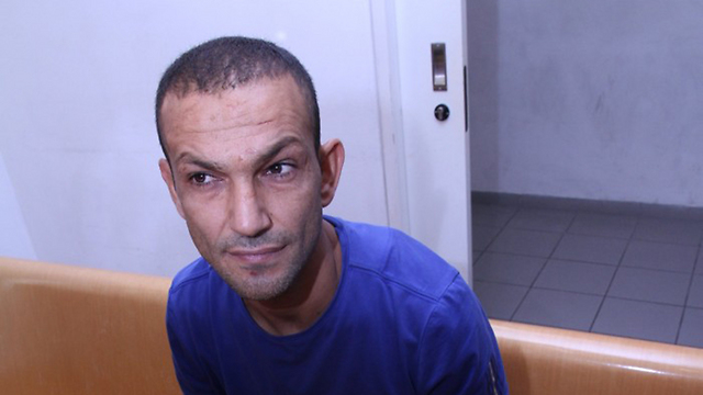הרוצח המורשע אשרף טחימר עדיין מכחיש. בבית המשפט ב-2016 (צילום: זהר שחר) (צילום: זהר שחר)