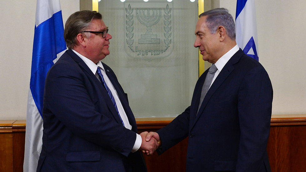 Netanyahu, right, meets with Finnish Foreign Minister Soini (Photo: GPO)
