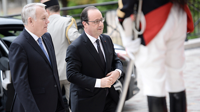French President Hollande, right, arriving to the conference accompanied by French Foreign Minister Jean-Marc Ayrault (Photo: Reuters)