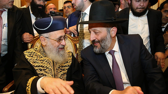 Chief Rabbi Yosef with Shas leader Deri (Photo: Yaakov Cohen)