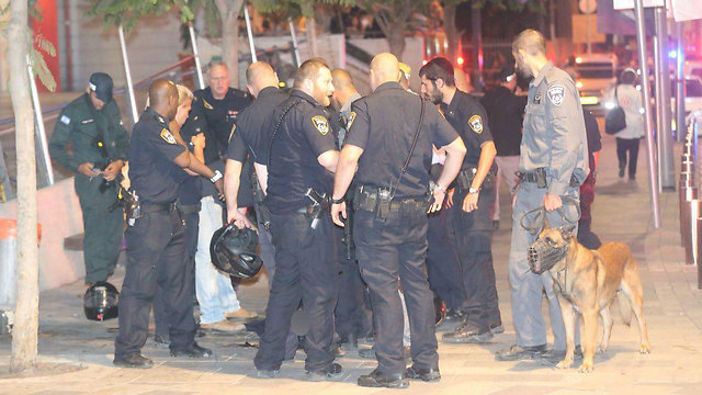 Police at the scene (Photo: Motti Kimchi) (Photo: Motti Kimchi)
