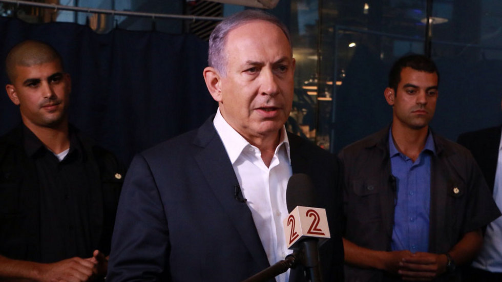 Netanyahu speaking at Sarona Market (Photo: Dana Kopel)