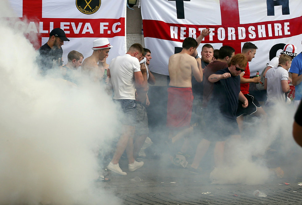 אוהדי נבחרת אנגליה ביורו האחרון. בסקוטלנד חוששים ממהומות (צילום: רויטרס) (צילום: רויטרס)
