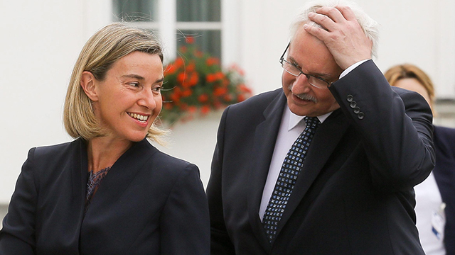 "סופו של האיחוד האירופי איננו קרב". עם שרת החוץ האירופית מוגריני (צילום: EPA) (צילום: EPA)