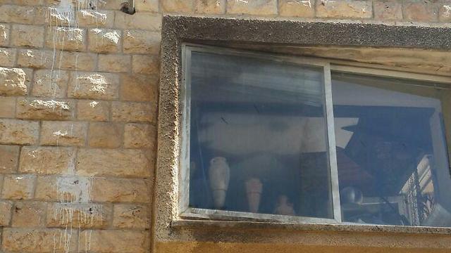 הנזק לבית משפחת שגב והמחסומים מול ג'בל מוכבר (צילום: גיל שכטר) (צילום: גיל שכטר)
