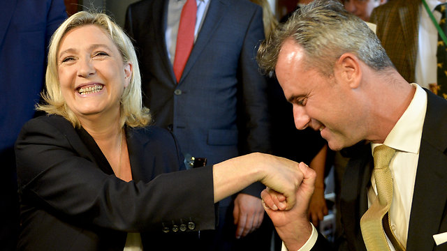 נורברט הופר, שהפסיד בבחירות לנשיאות אוסטריה, ולה פן (צילום: AFP) (צילום: AFP)