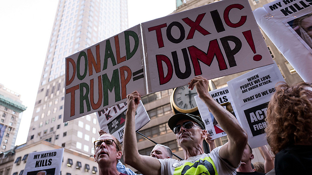 הפגנה נגד טראמפ בניו יורק (צילום: AFP) (צילום: AFP)
