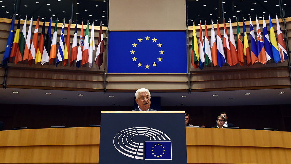 PA President speaking before EU Parliament and alleging rabbis and Israeli government poison Palestinians (Photo: AFP) (צילום: AFP)