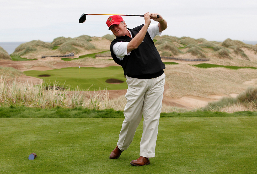 טראמפ משחק גולף במועדון שבבעלותו בסקוטלנד (צילום: רויטרס) (צילום: רויטרס)