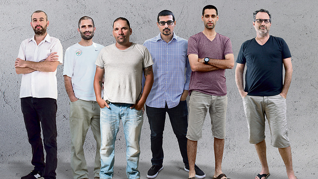 L-R: Menachem, Nachum, Eyal, Manny, Avidav, Ronen (Photo: Yedioth Ahronoth)