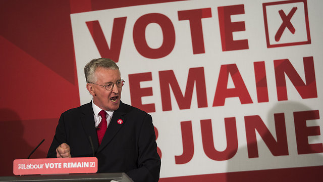 חבר הפרלמנט המודח, במהלך הקמפיין להישארות באיחוד (צילום: getty images) (צילום: getty images)
