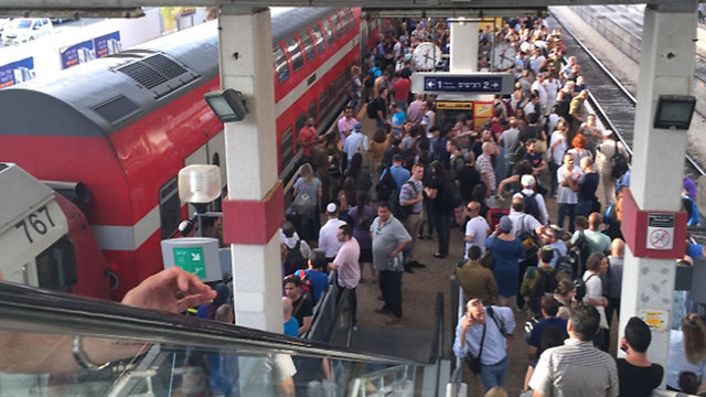 There will be even more traffic once the trains stop running (Photo: Shahar Hammer)