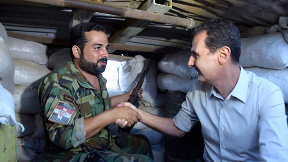 עם חיילים בפרברי דמשק ()