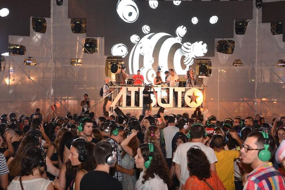מסיבת אוזניות: כך זה נראה שנה שעברה בכיכר רבין (צילום: ישראל מלובני) (צילום: ישראל מלובני)