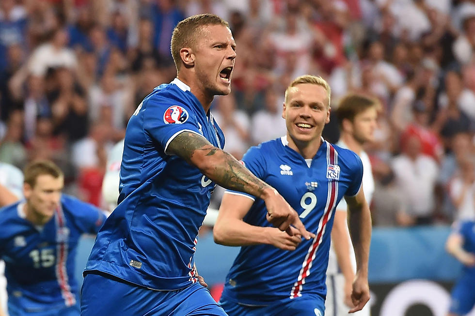 לא הסתירו את התרגשותם. שחקני נבחרת איסלנד (צילום: AFP) (צילום: AFP)