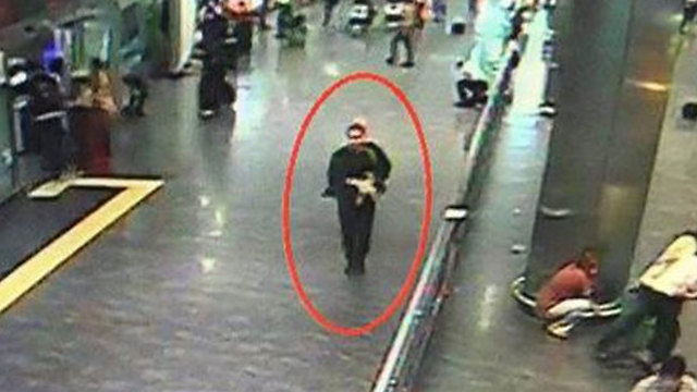 אחד המחבלים יורה בנמל התעופה ()