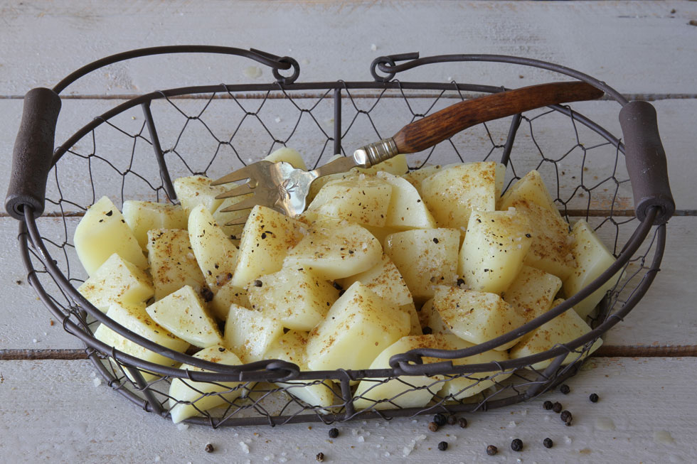 סלט תפוחי אדמה עם כמון (צילום: אסנת לסטר)