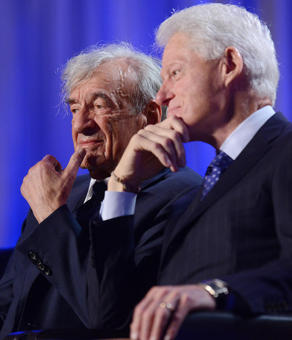 Wiesel with former US President Bill Clinton (Photo: MCT)