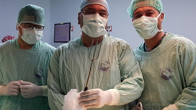 בתמונה מימין: ד"ר חאלד דעיבס ,  ד"ר מילאד קרואני, ד"ר חאלד עאבד (צילום: דוברות בית החולים פדה פוריה) (צילום: דוברות בית החולים פדה פוריה)