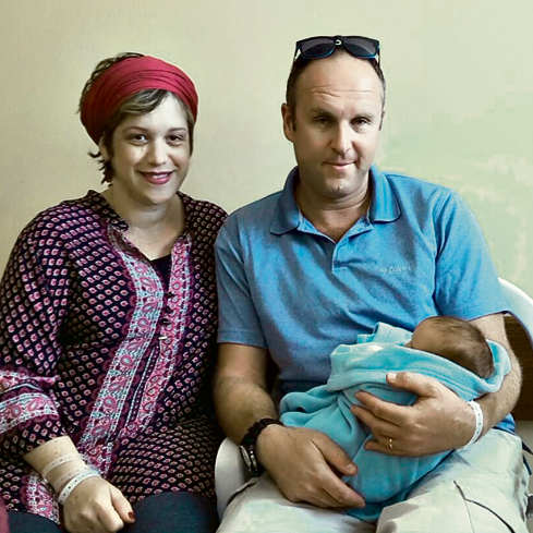 The Gellars with newborn Karmi Hallel (Photo: Yedioth Ahronoth)